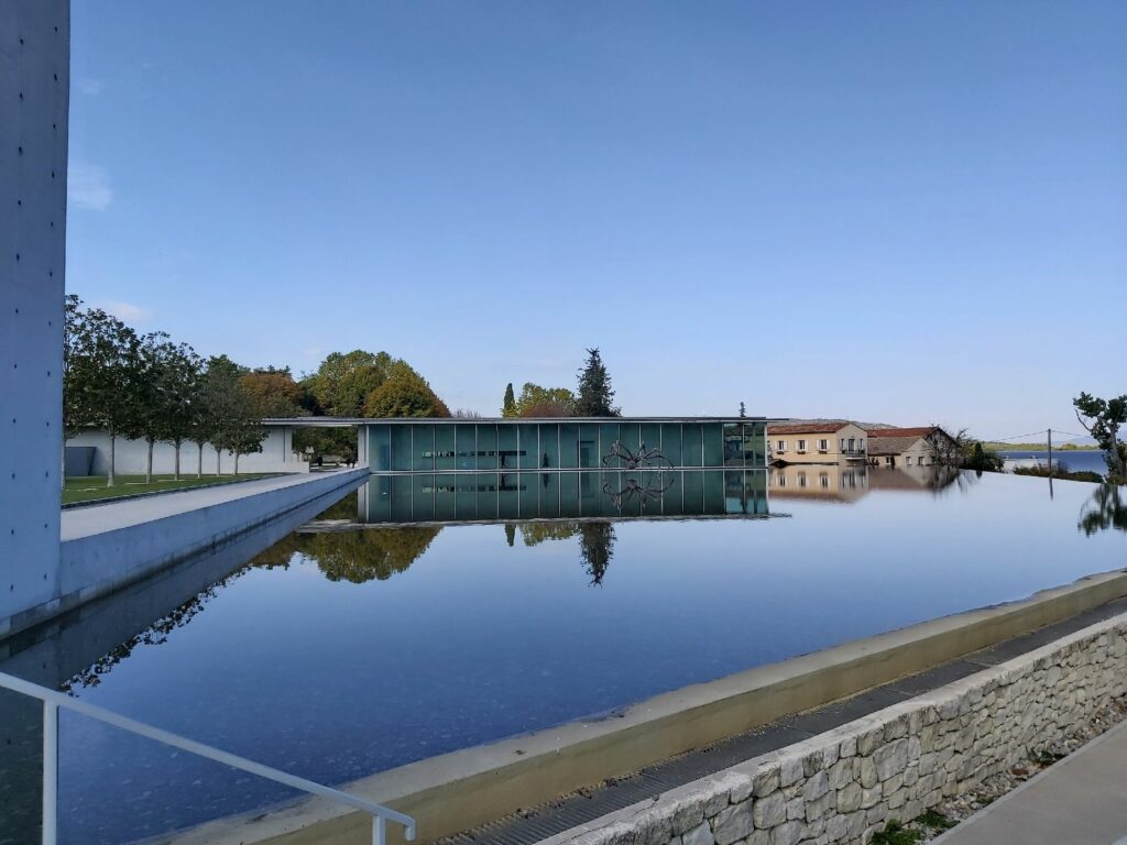 Der Blick auf Tadao Andos Kunstzentrum