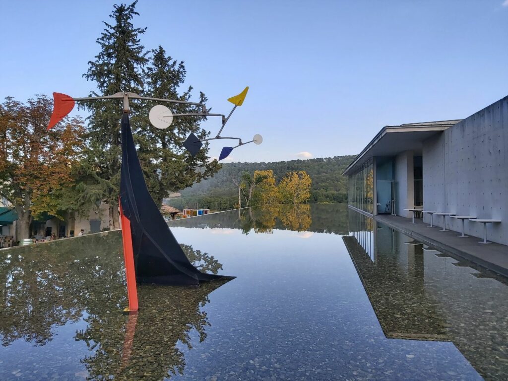 Alexander Calder, Small Crinkly - das 1. Kunstwerk im Château La Coste