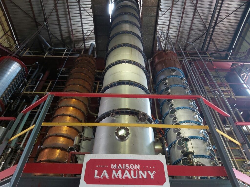 Die Destilliersäulen von La Mauny