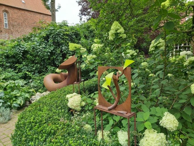 Kunst und Natur - im Skulpturengarten Funnix