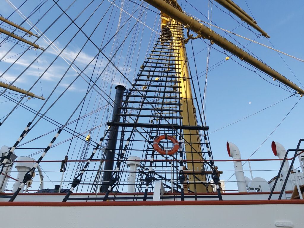 Blick auf den Mast
