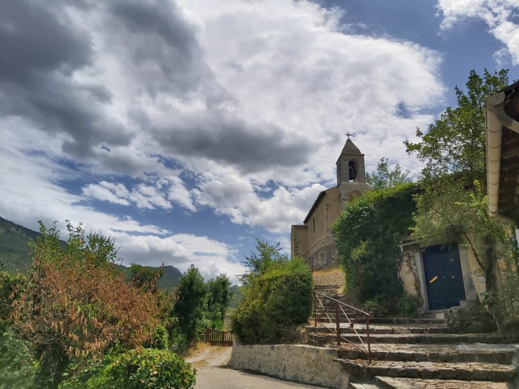 Die Dorfkirche in Saint-Benoit-en-Diois