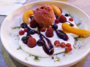Frisch-fruchtiges Dessert - ideal für laue Sommerabende