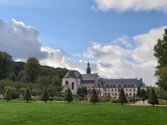 Die Abbaye de Valloires, vom Garten aus