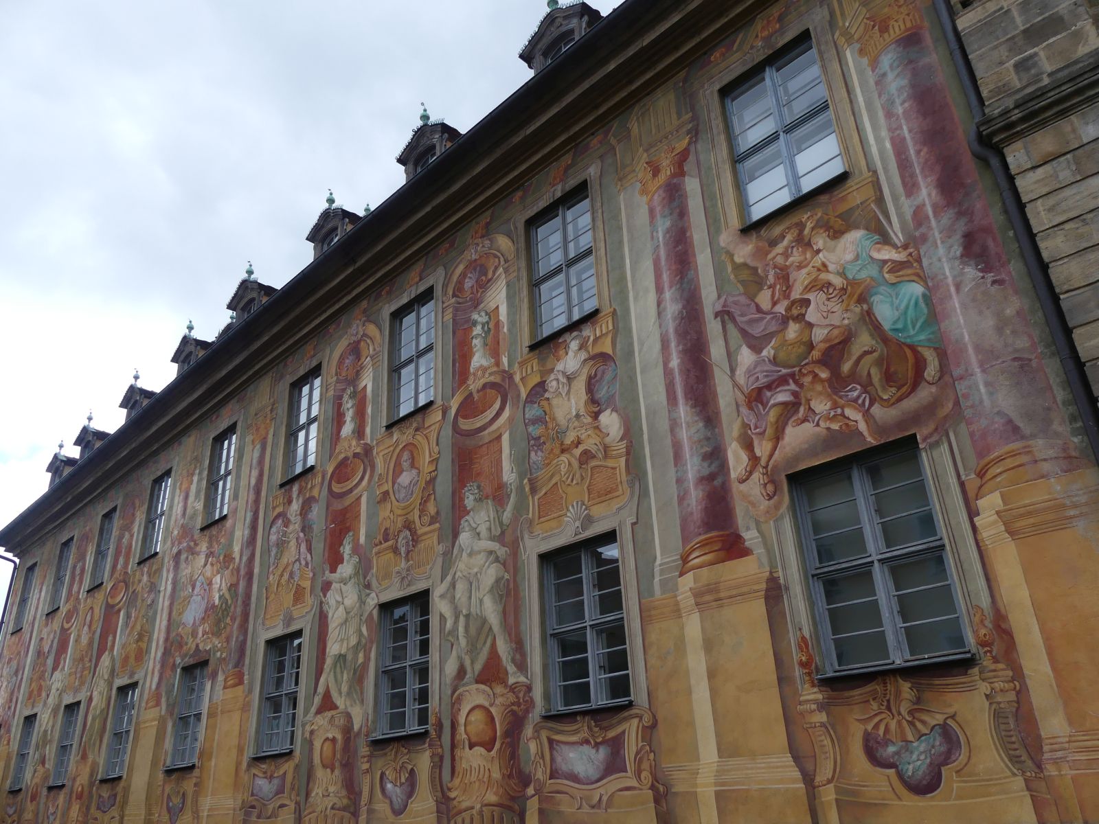 Prächtige Malereien am Alten Rathaus in Bamberg