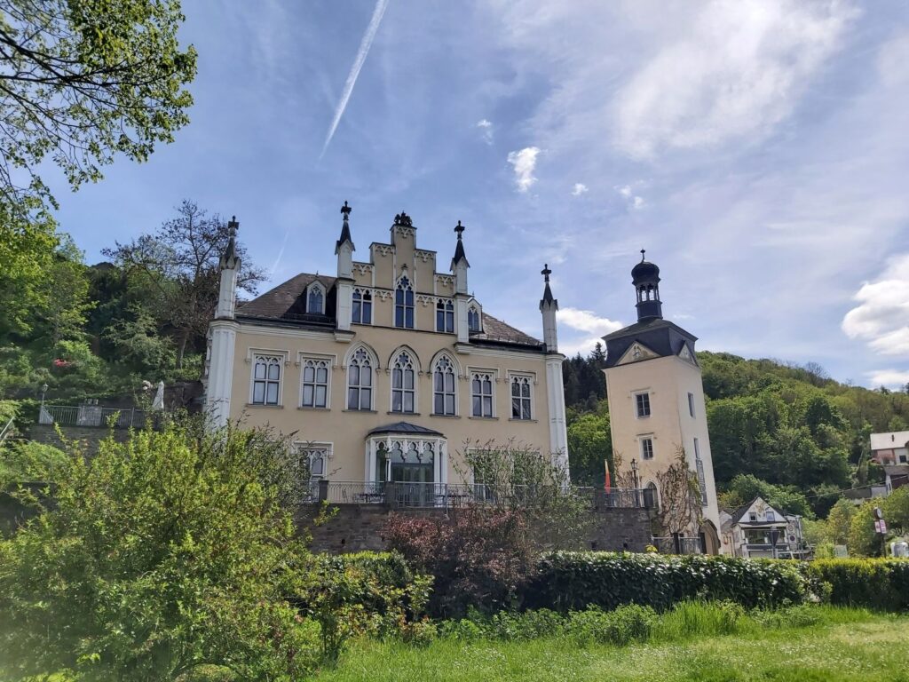 Das neugotische Schloss der Fürsten zu Sayn-Wittgenstein-Sayn