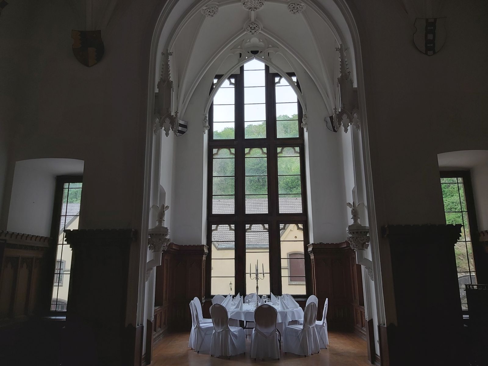 Hier lässt sich gediegen tafeln - der Rittersaal in Schloss Arenfels