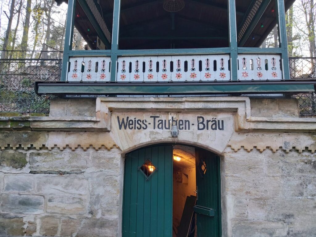 Kellerblick: Weiss-Tauben-Bräu