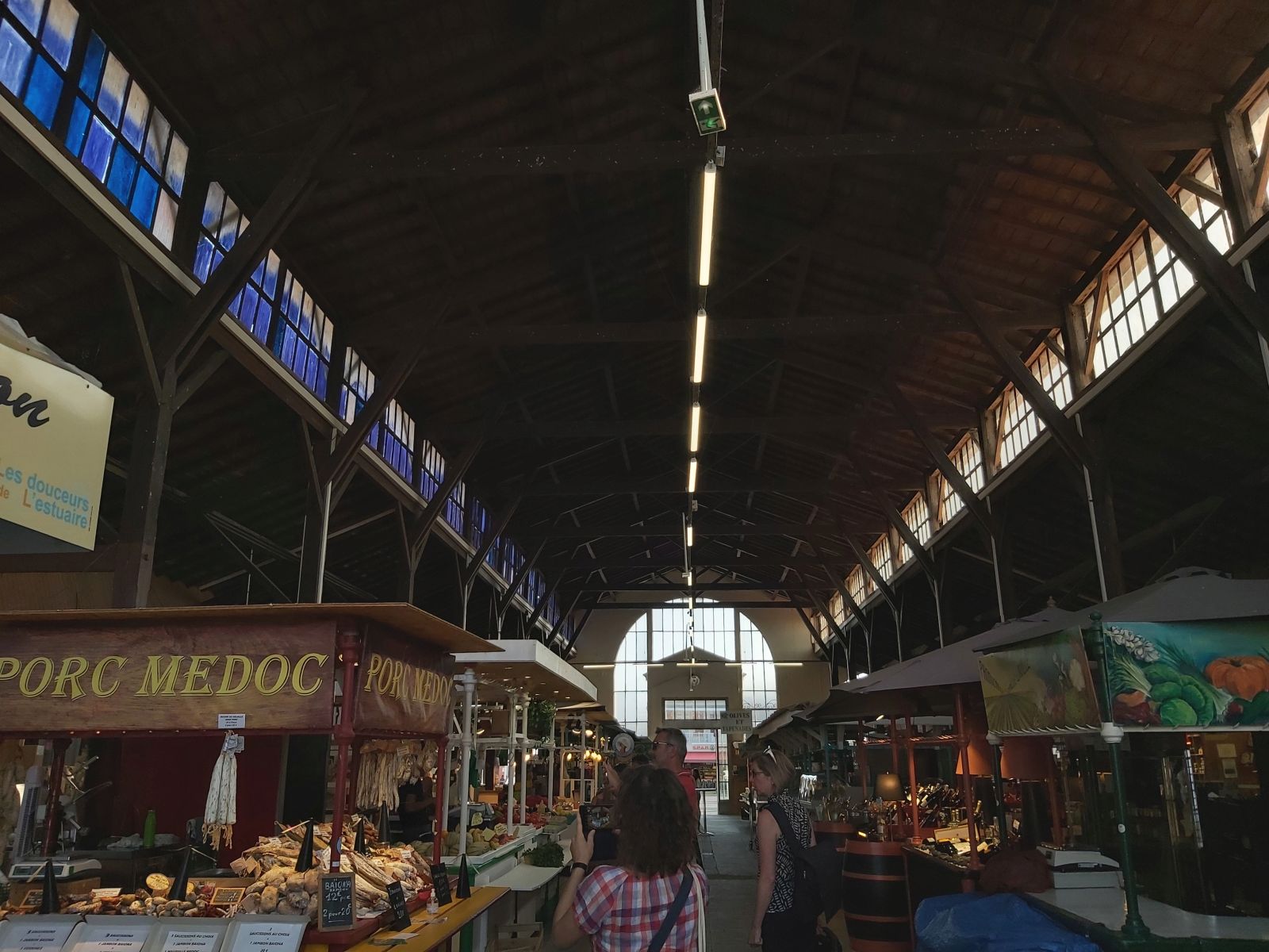 Einkaufsparadies: In der Markthalle von Soulac-sur-Mer