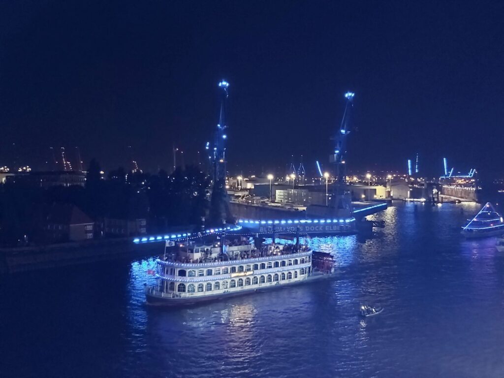 Beeindruckende Inszenierung: Blue Port, Hamburg