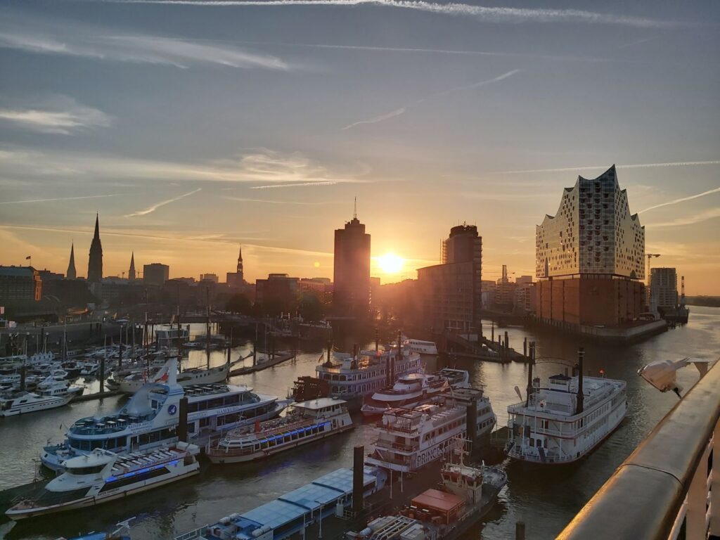 Sonnenaufgang über Hamburg