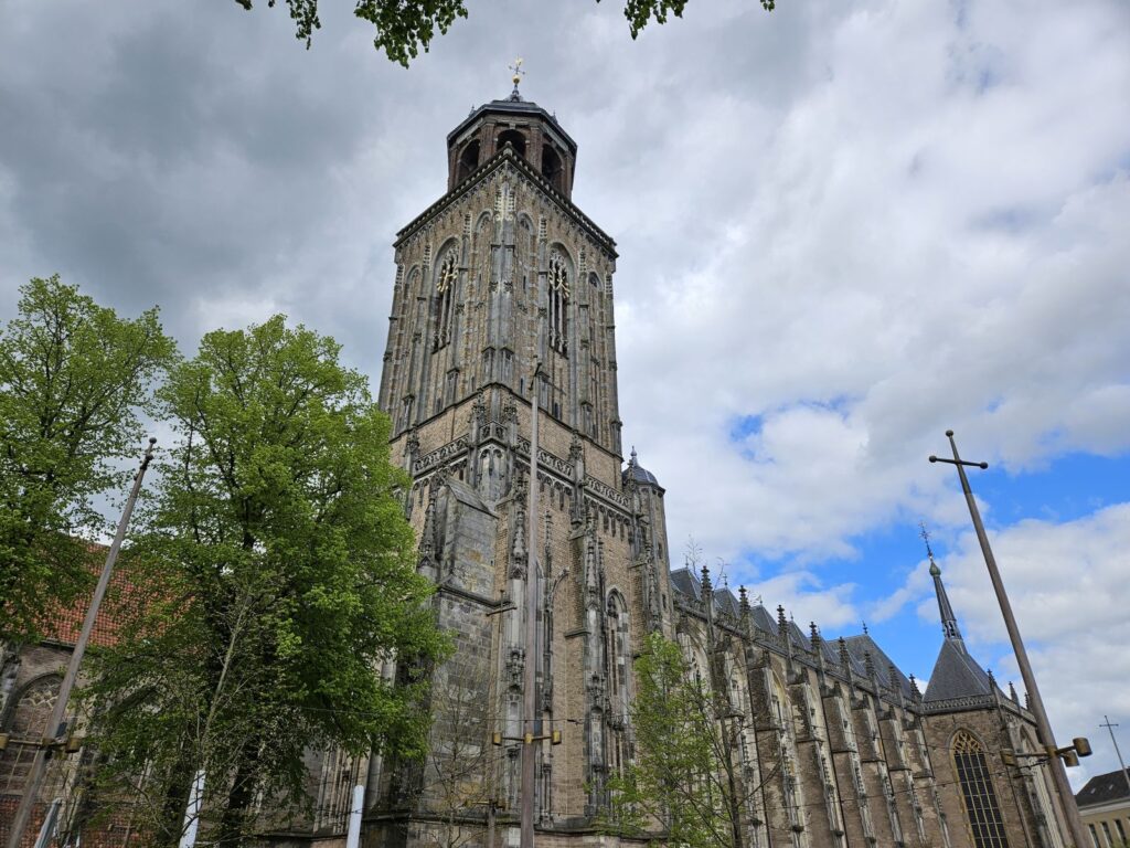 Gewaltiges Bauwerk: die Lebuinuskerk in Deventer