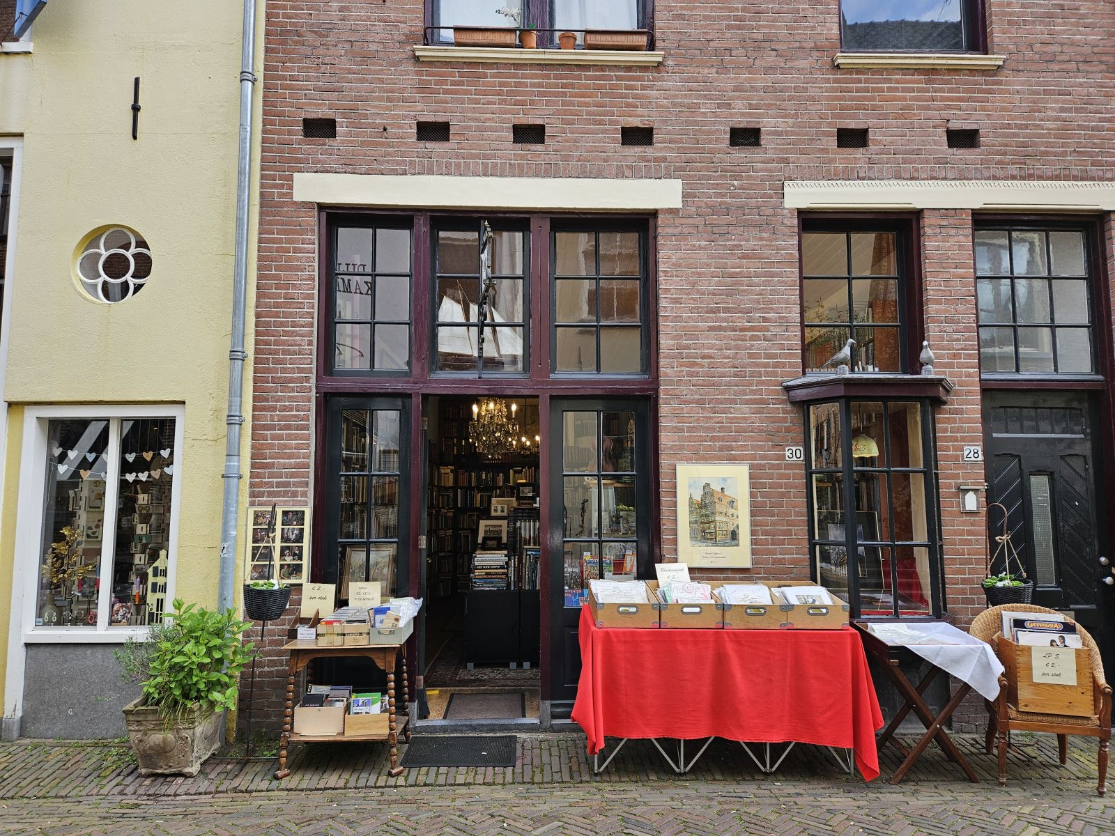 Reba - Antiquariat in der Walstraat 30 in Deventer
