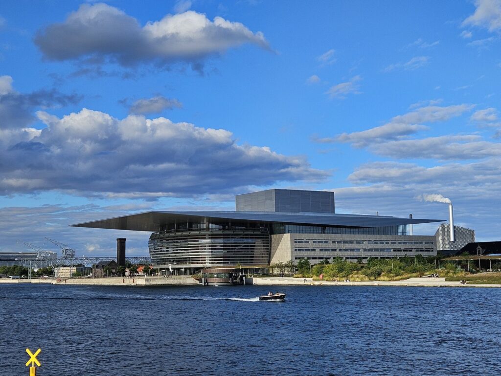 Ein echter Hingucker: das Opernhaus in Kopenhagen