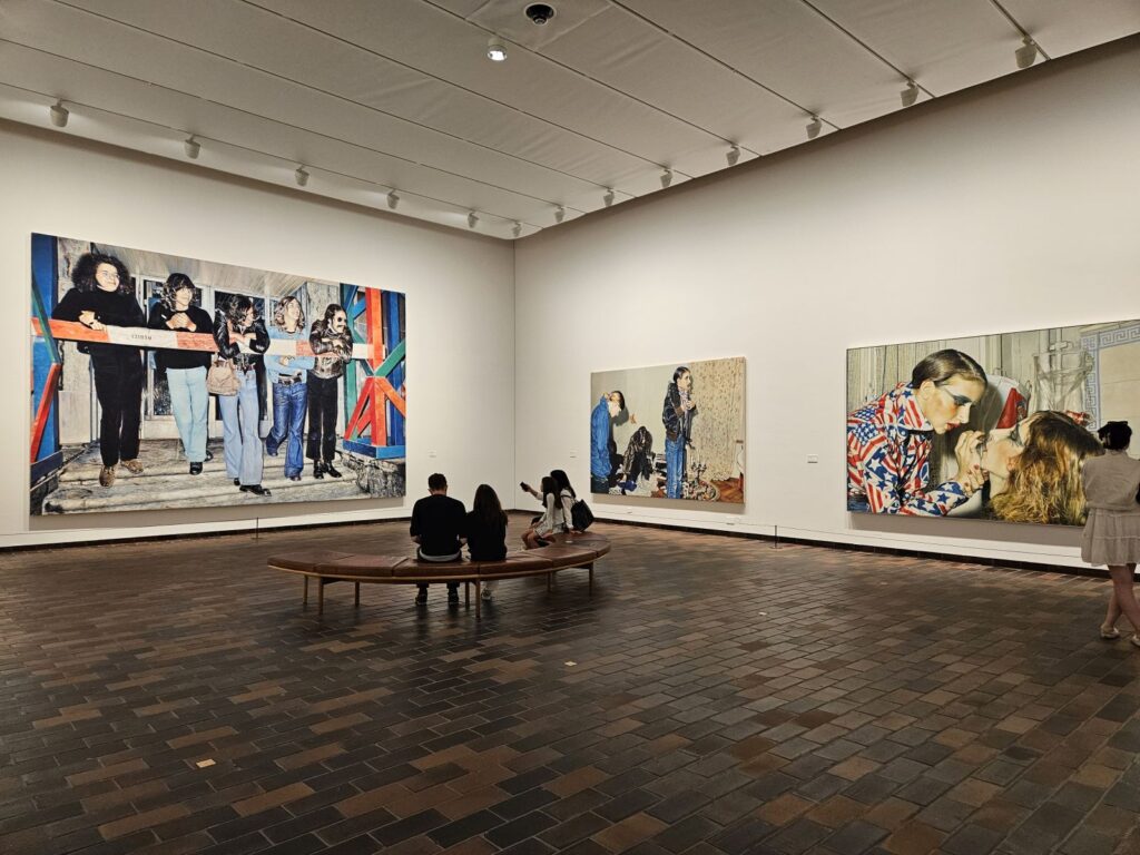 Blick in die Franz-Gertsch-Ausstellung - links ´Medici´ von 1971 / 1972, rechts ´Marina schminkt Luciano´, 1975 - Louisiana