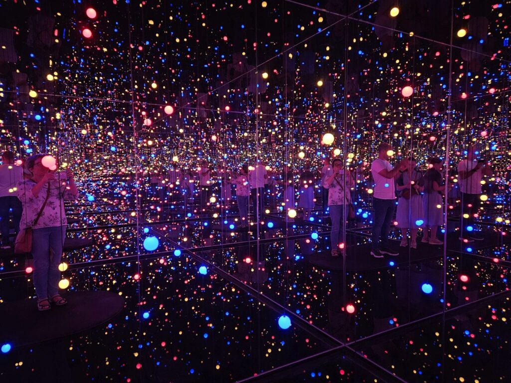 Kusama, Gleaming lights - Louisiana Museum of Modern Art