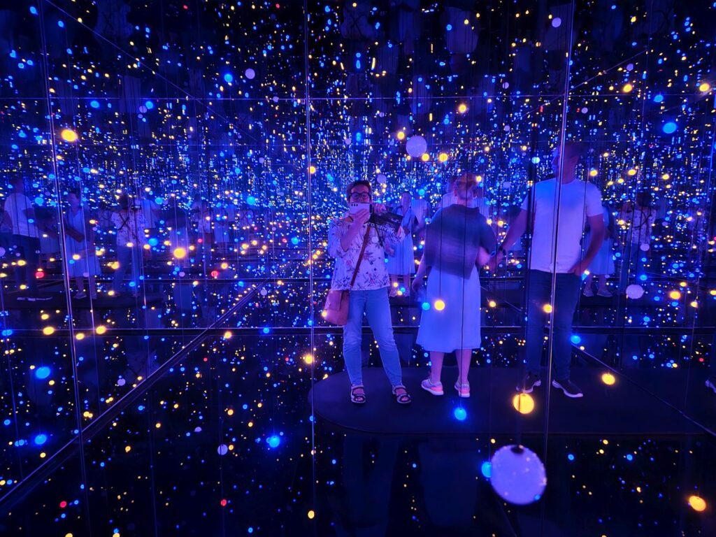 Kusama, Gleaming lights - Louisiana Museum of Modern Art