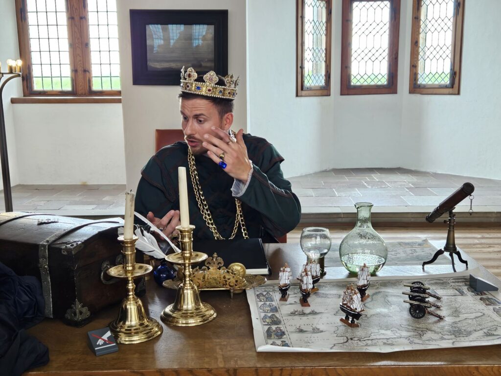 König Frederik II an seinem Schreibtisch in Schloss Kronborg