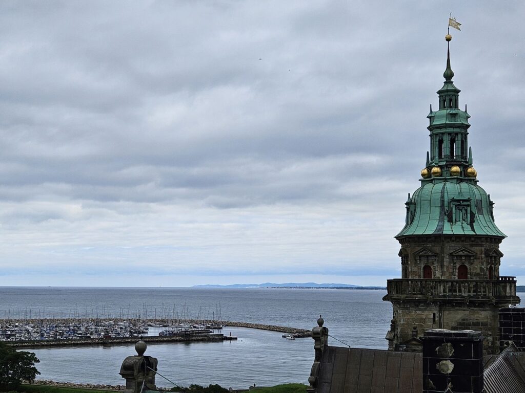 Der Aufstieg auf den Schlossturm lohnt sich für diesen Ausblick rüber nach Schweden