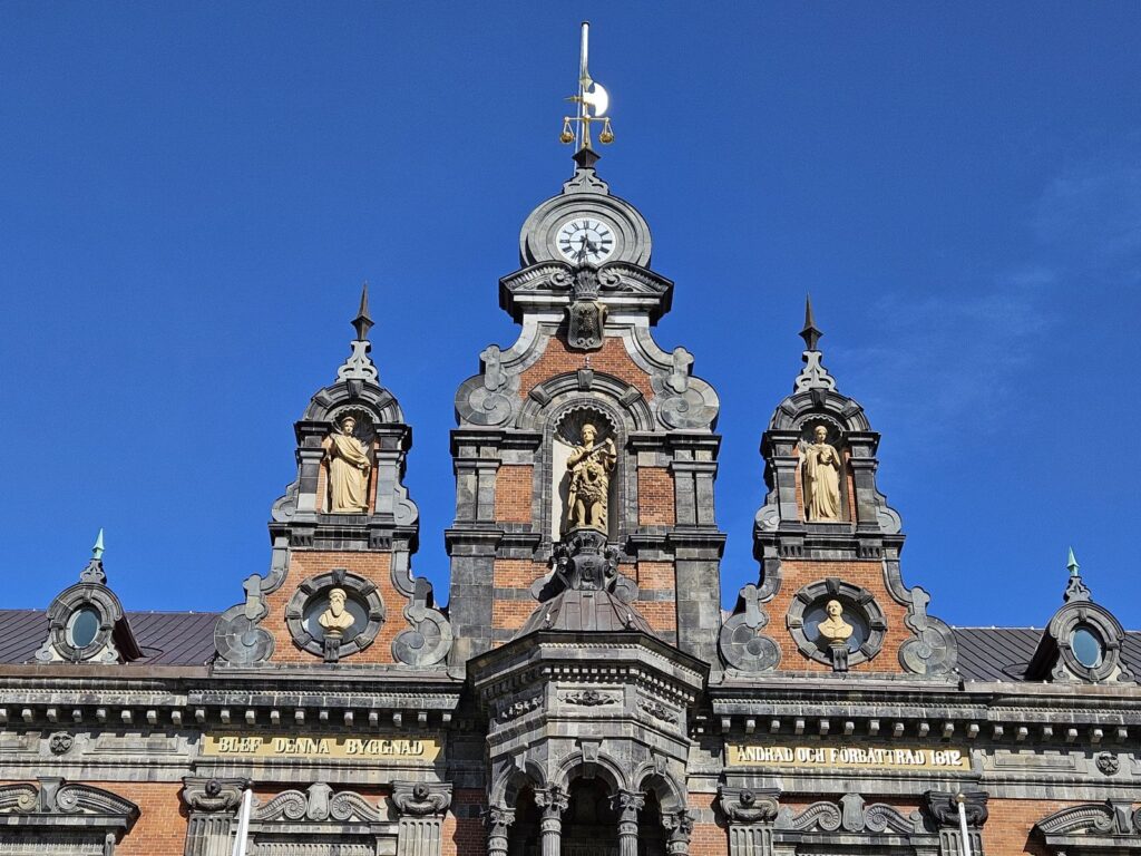 Detail aus der Fassade des Rathauses in Malmö