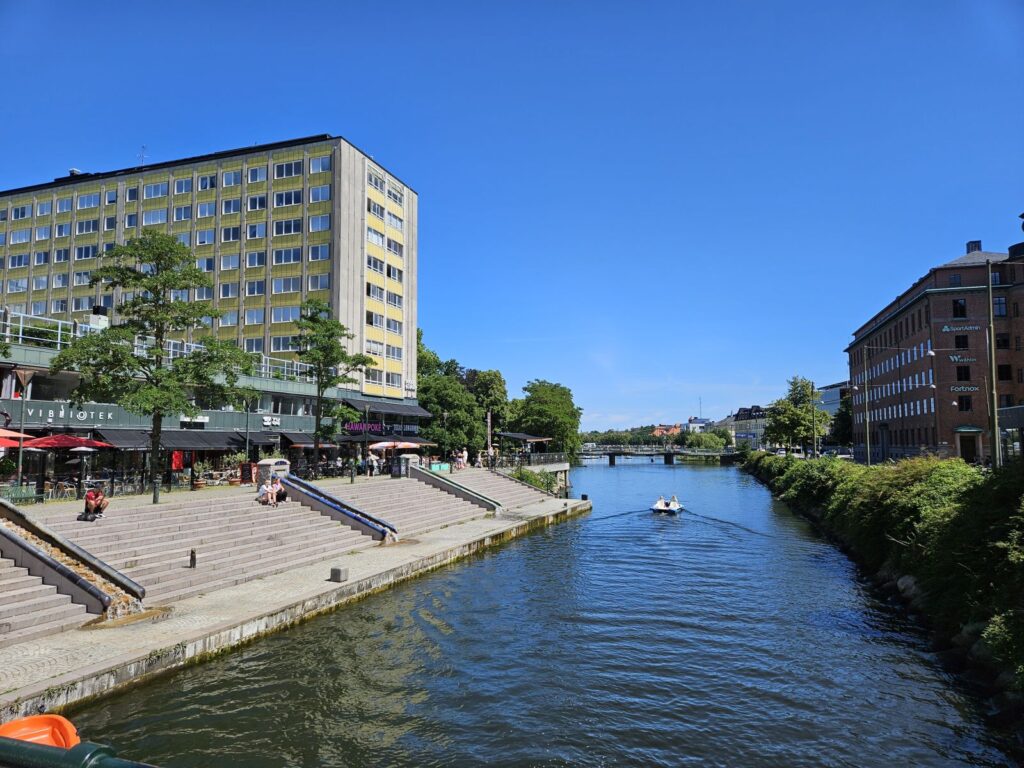 Wasser, Brücken und Boote sind in Malmö allgegenwärtig